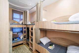 Хостелы Хостел у Вокзала Минск Спальное место на двухъярусной кровати в общем номере для мужчин и женщин-23